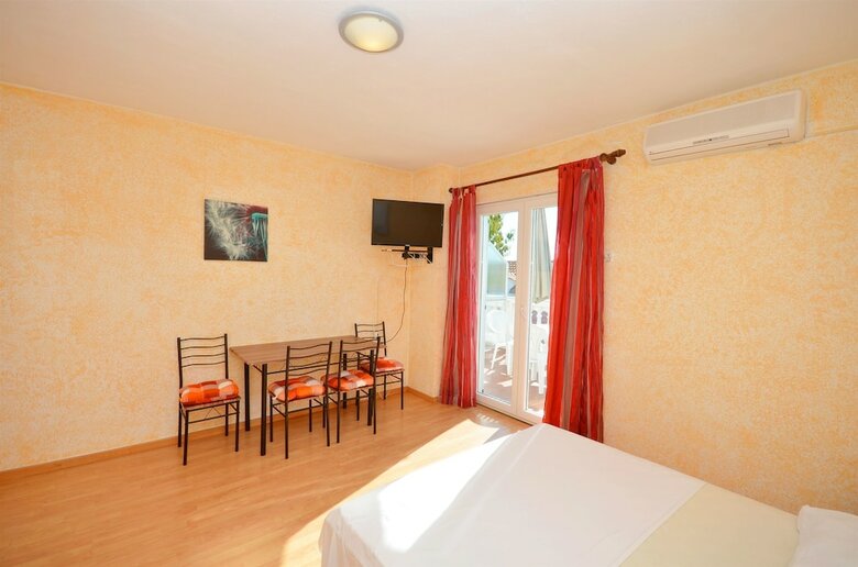 Hostal Apartment And Rooms Ivana