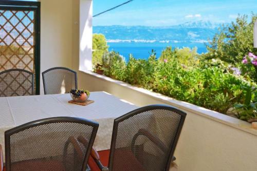 Two-bedroom Apartment In Slatine I