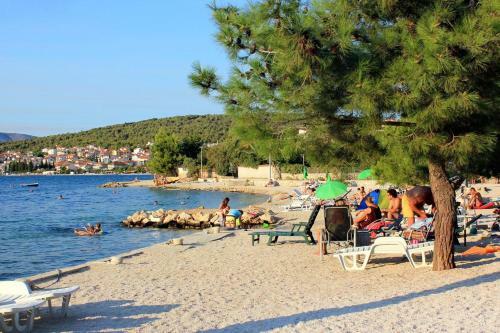 Apartments With A Parking Space Trogir - 11409