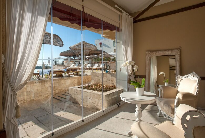 Apartamentos Hotel Carina
