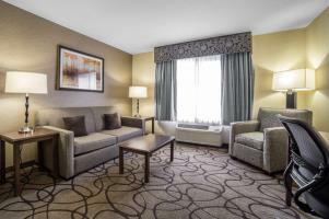 Hotel Comfort Suites Airport