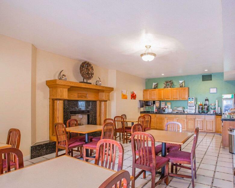 Hotel Quality Inn & Suites Airport West