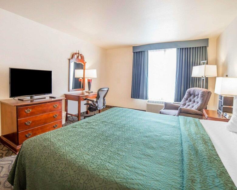 Hotel Quality Inn & Suites Airport West