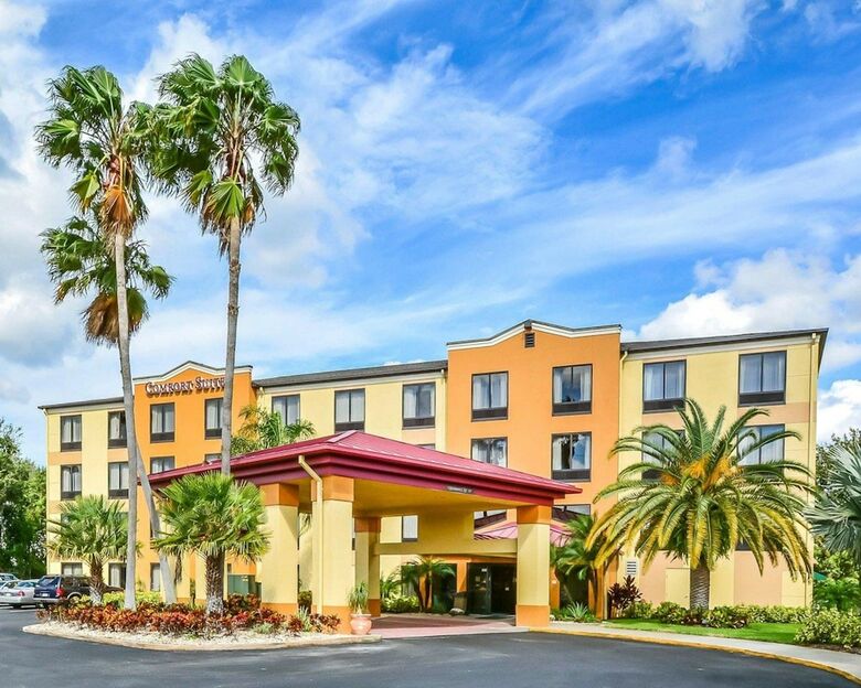 Hotel Comfort Suites