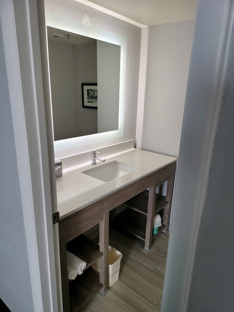 Hotel Comfort Inn & Suites