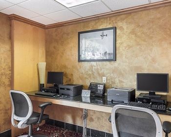 Hotel Comfort Suites Airport