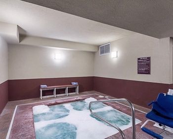 Hotel Comfort Suites Airport