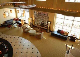 Hotel Comfort Suites Airport