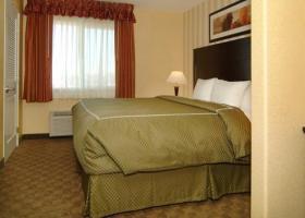 Hotel Comfort Suites Airport