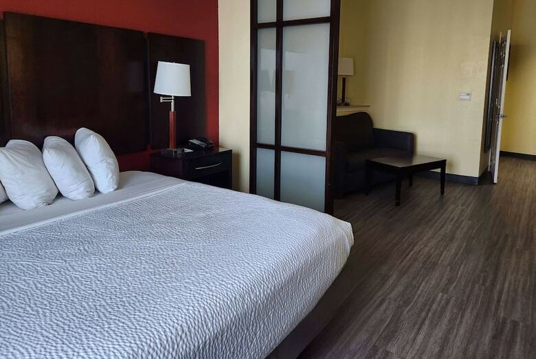 Hotel Comfort Suites West Energy Corridor