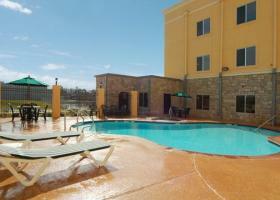 Hotel Comfort Suites