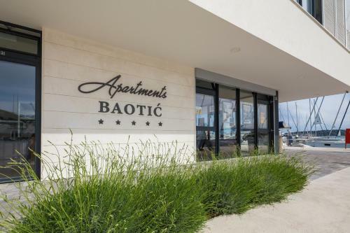 Marina Baoti? Apartments