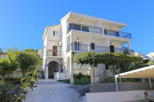 Apartment Slatine 9433c