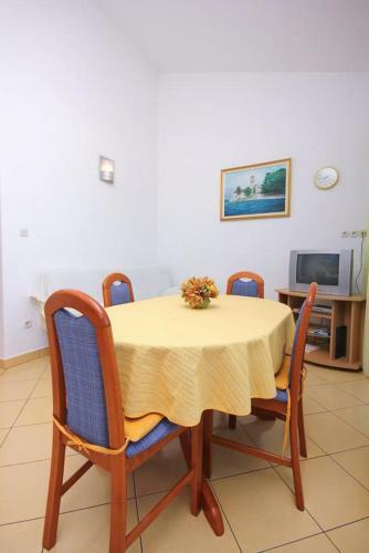 Apartment Slatine 9433b