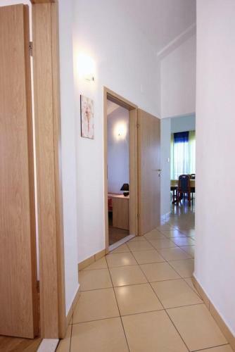 Apartment Slatine 9433b
