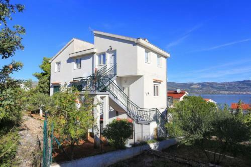Apartment Slatine 9433b