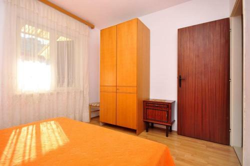 Apartment Arbanija 1085c