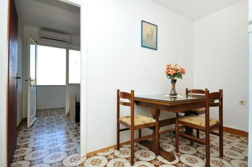 Apartment Arbanija 1085c