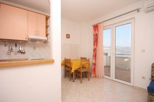 Apartment Arbanija 4646c
