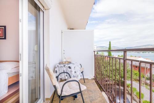 Apartment Arbanija 7543c