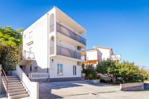 Apartment Arbanija 7543c