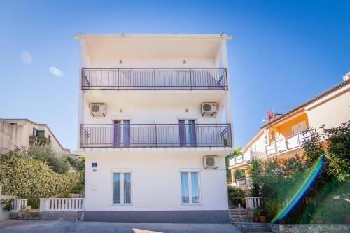 Apartment Arbanija 7543c