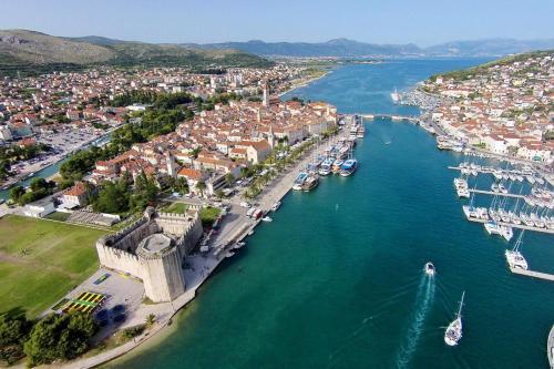 Apartments With A Parking Space Trogir - 2046