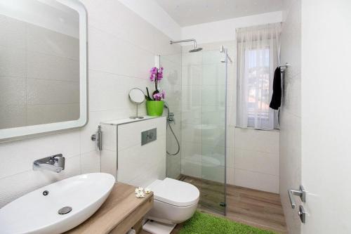 Apartments By The Sea Trogir - 2052