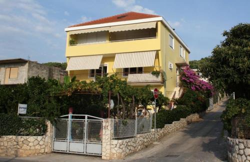 Apartments By The Sea Trogir - 2052
