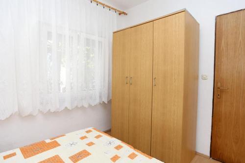 Apartment Trpanj 10047b