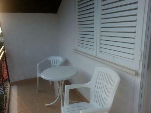 Trpanj Apartment Sleeps 9