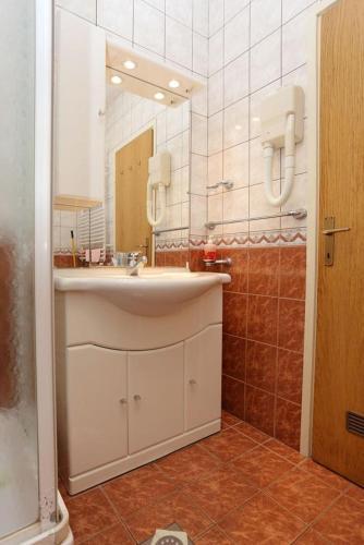 Apartment Trstenik 10119b