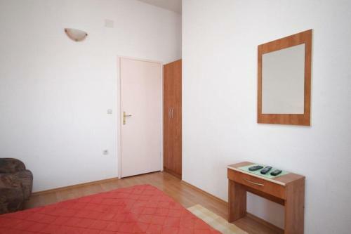 Apartment Tucepi 6817c