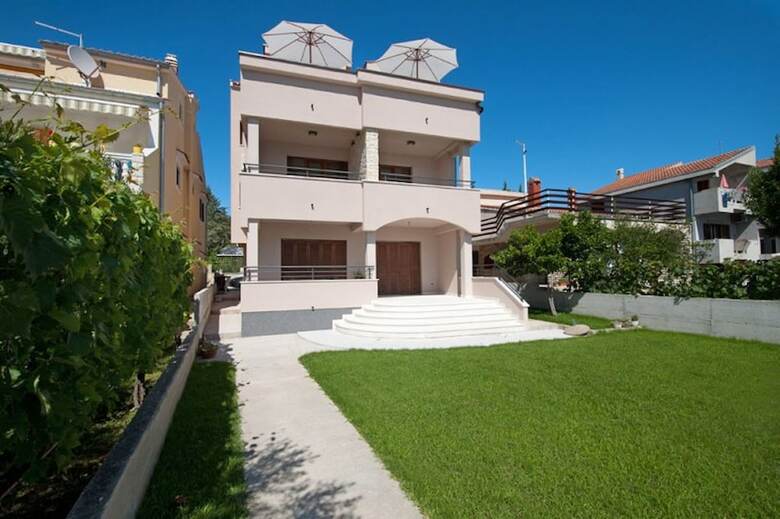 Bonamare Apartments