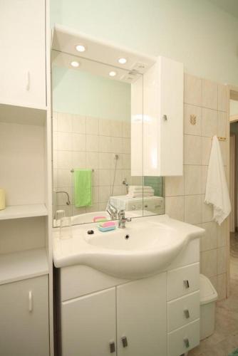 Apartment Ugljan 8304b