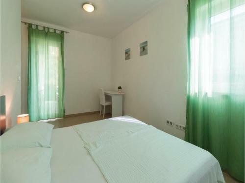 Two-bedroom Apartment In Ugljan