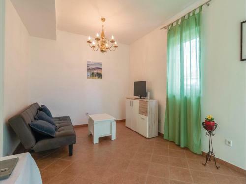 Two-bedroom Apartment In Ugljan