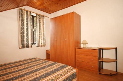 Apartment Ugljan 8241e