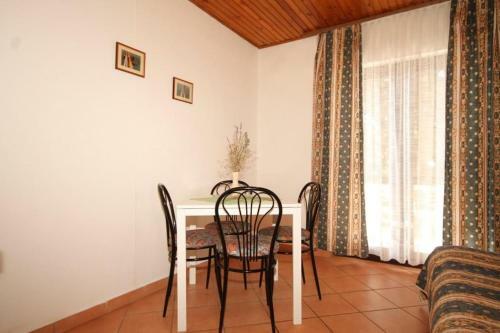 Apartments With A Parking Space Ugljan - 8241