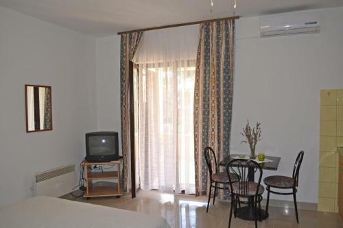 Apartments With A Parking Space Ugljan - 8241