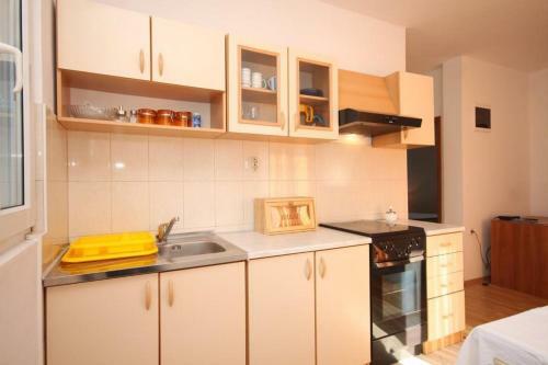 Apartments With A Parking Space Ugljan - 8430