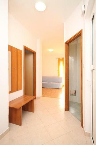 Apartments With A Parking Space Ugljan - 8430