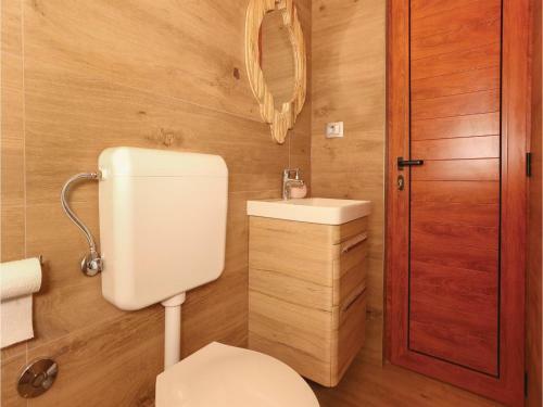 Three-bedroom Holiday Home In Ugljane