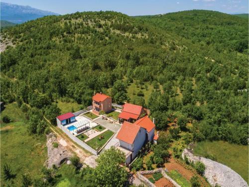 Three-bedroom Holiday Home In Ugljane