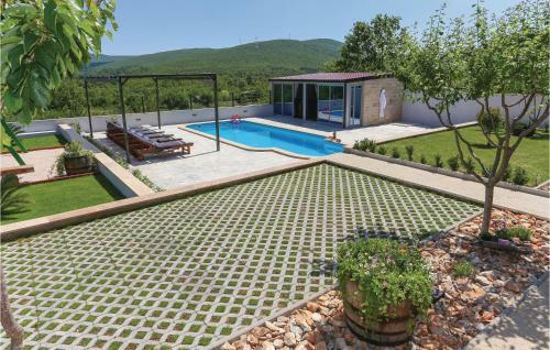 Three-bedroom Holiday Home In Ugljane
