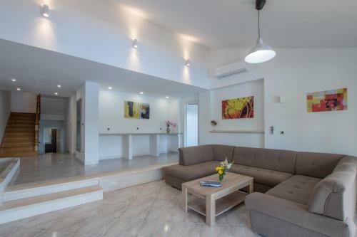 Villa Mira