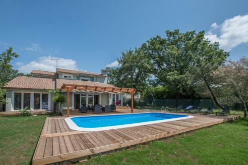 Villa Mira