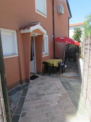 Apartments With A Parking Space Petrovija (umag) - 13328