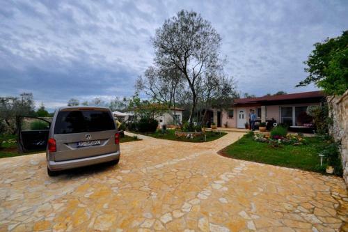 Holiday Home T