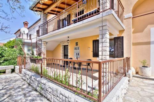 Cici House With Apartment